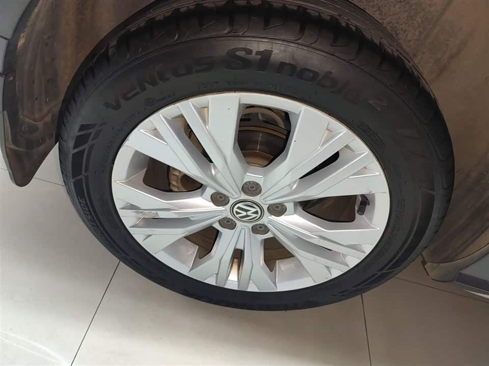 Volkswagen C-TREK Wei Collar