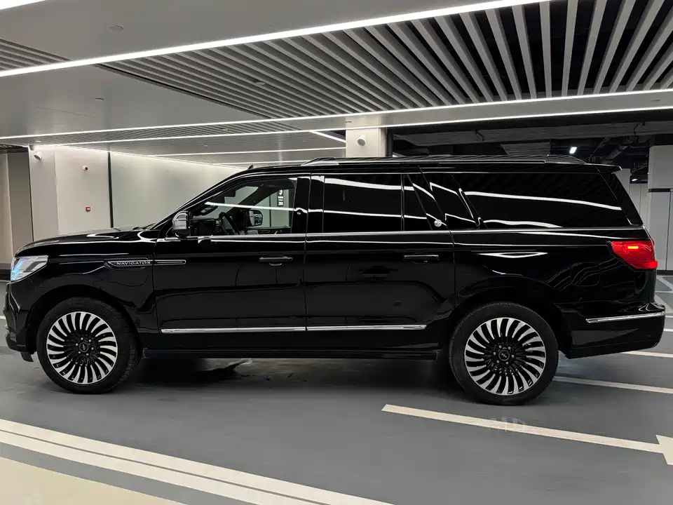 Lincoln Navigator