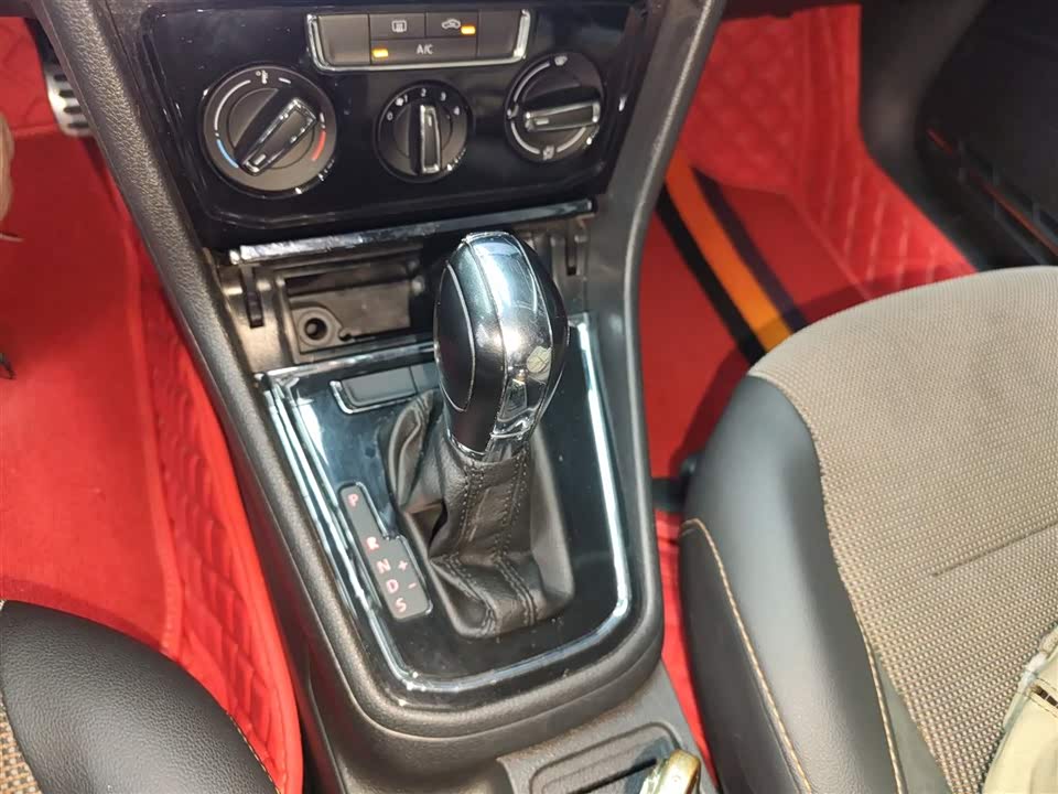 Volkswagen C-TREK Wei Collar