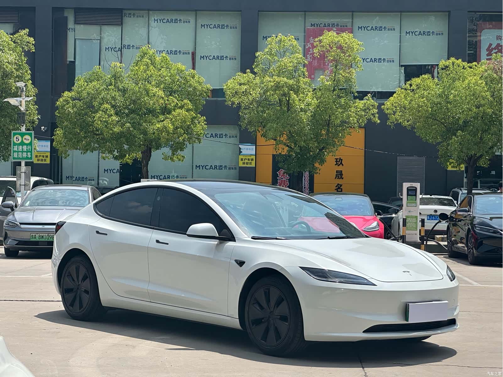 Tesla Model 3, 2025 3