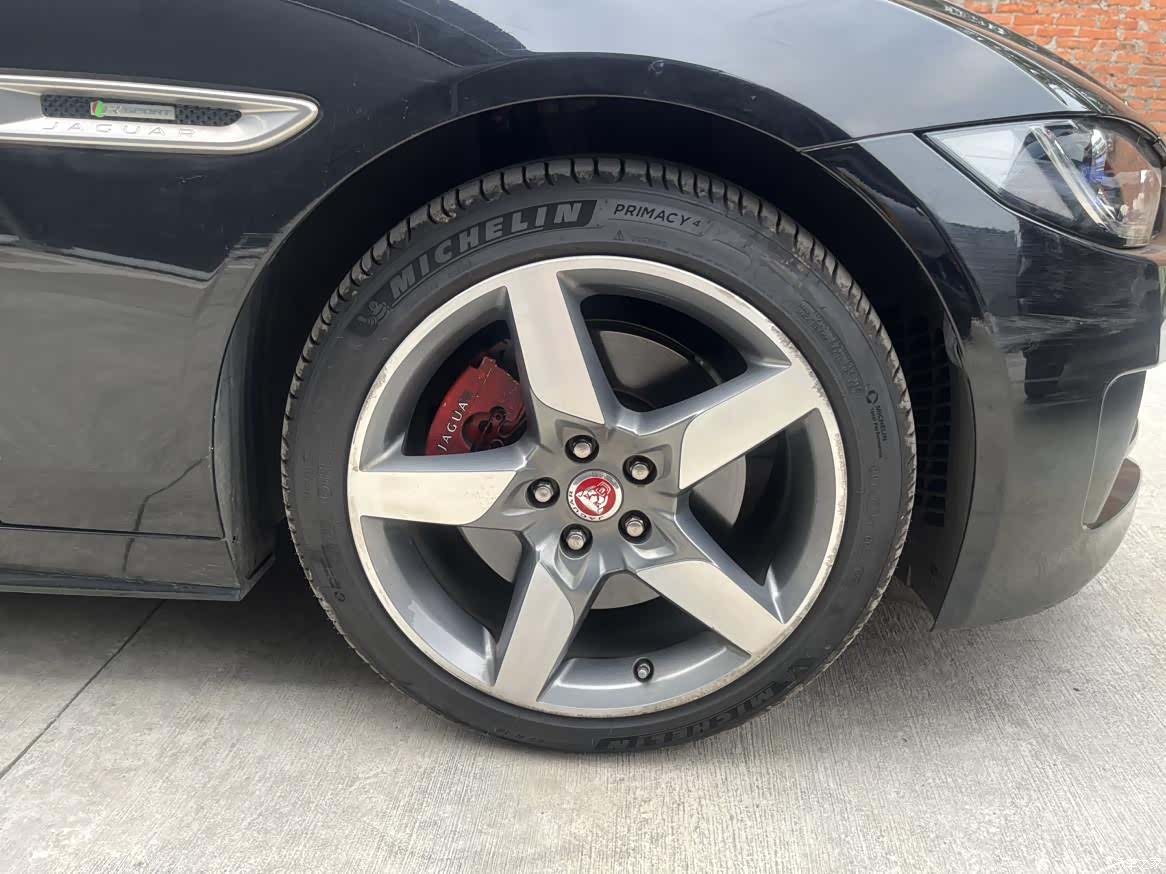 Jaguar XE, 2017 11