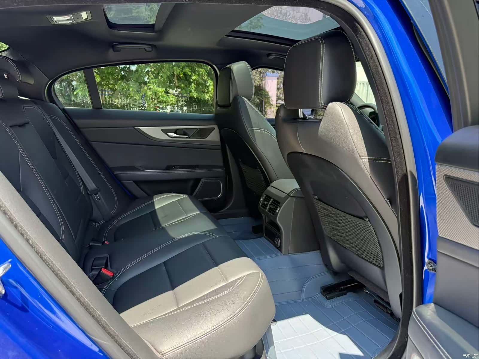 Land Rover XEL, 2021 10