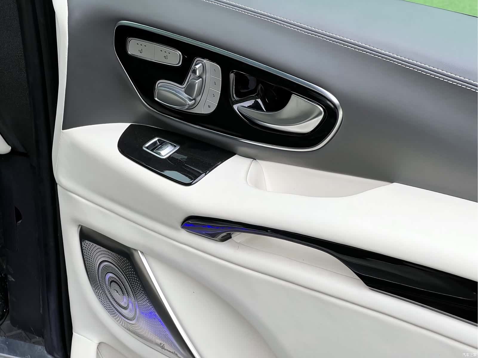 Mercedes-Benz 7, 2024 13