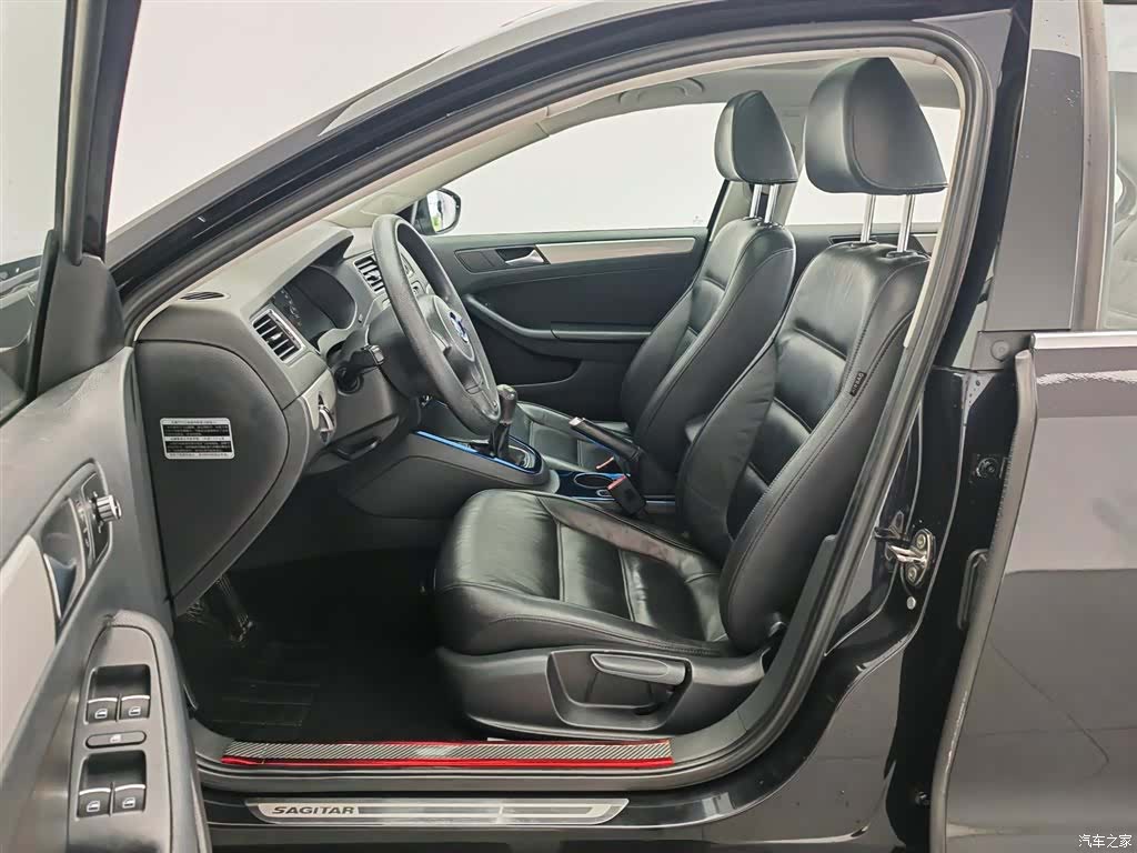 Volkswagen Sagitar, 2013 10