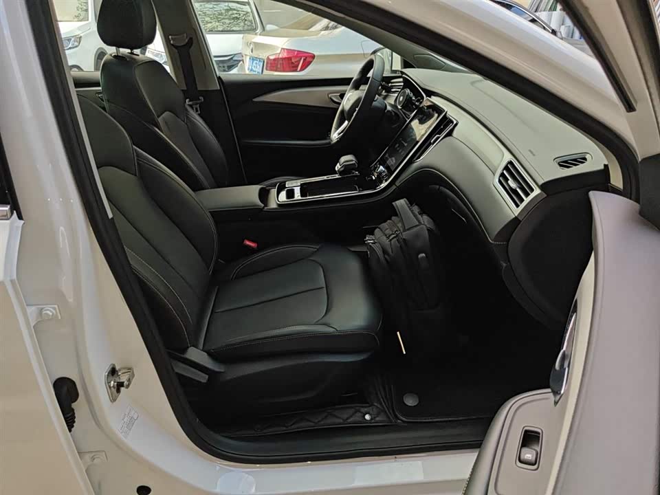 Roewe i6 MAX Roewe i6 MAX