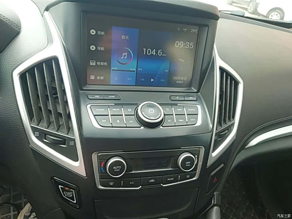DongFeng AX7, 2015 13