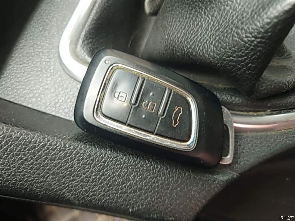 DongFeng AX7, 2015 9