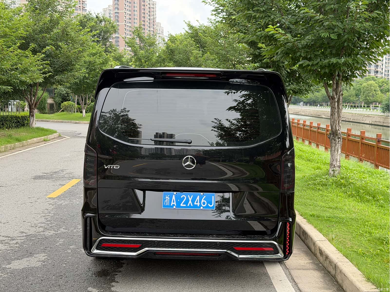 Mercedes-Benz 7, 2025 все фото