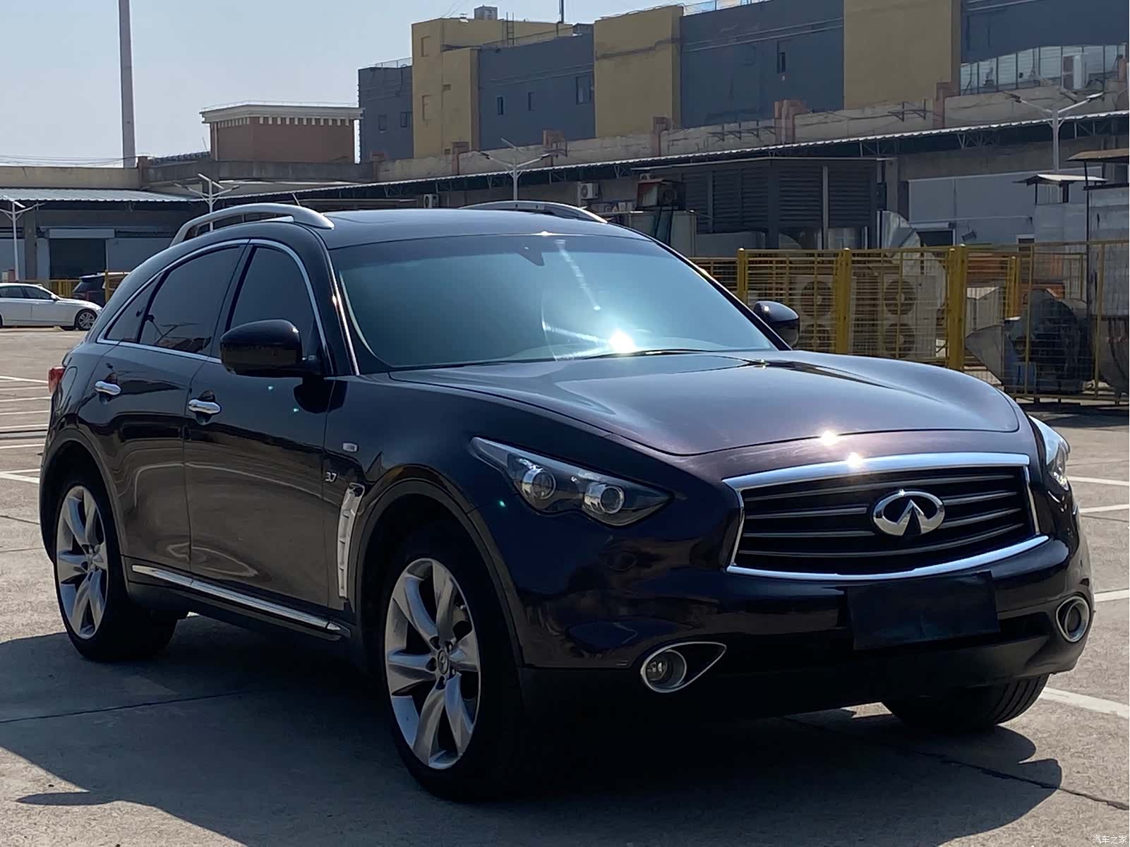 Infiniti QX70, 2014 3