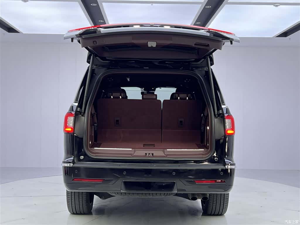 Lincoln Navigator, 2021 13