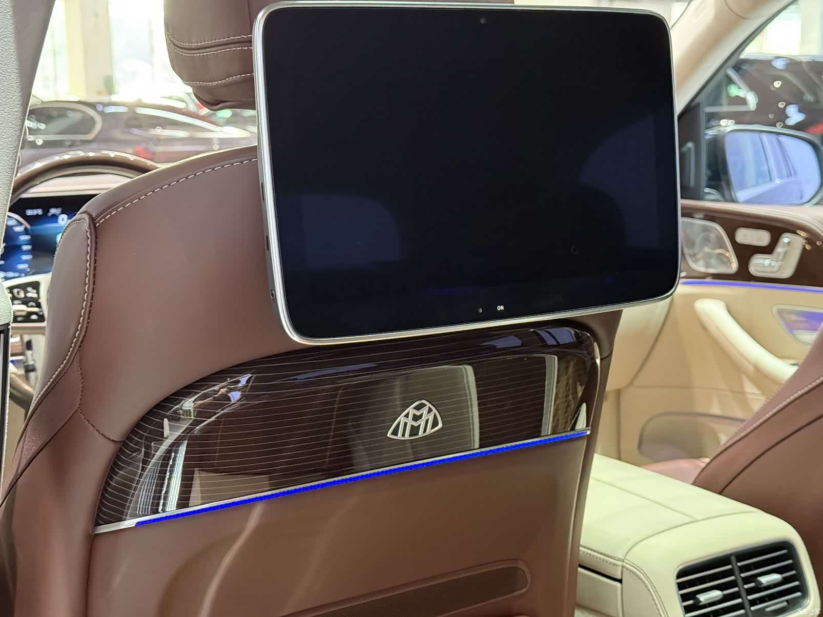 Maybach GLS, 2021 27