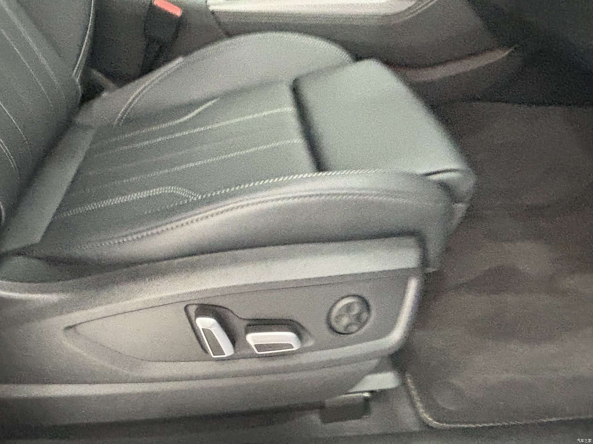Audi Q5L, 2025 29