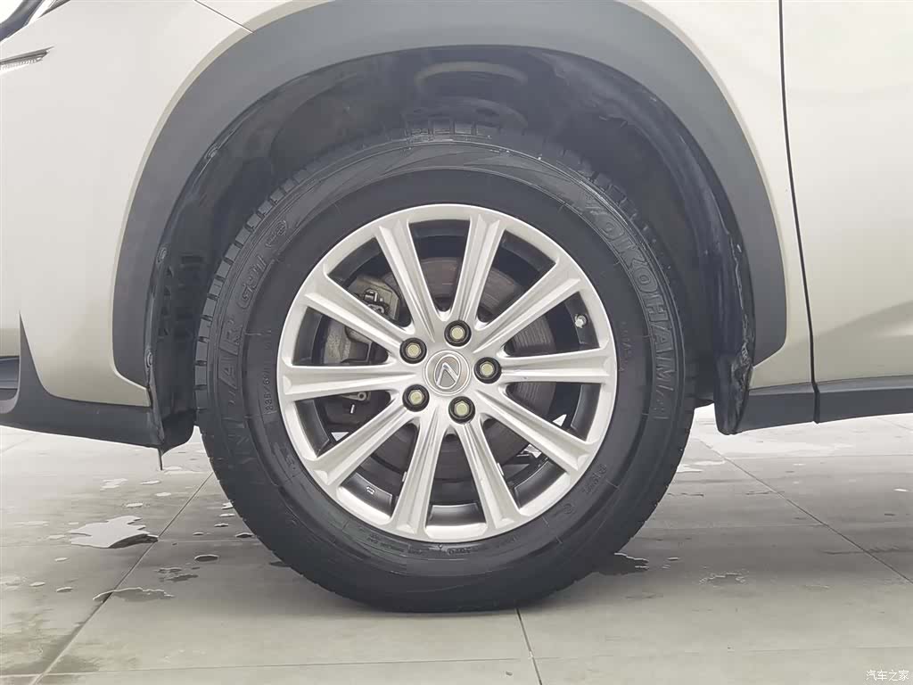 Lexus NX, 2016 17