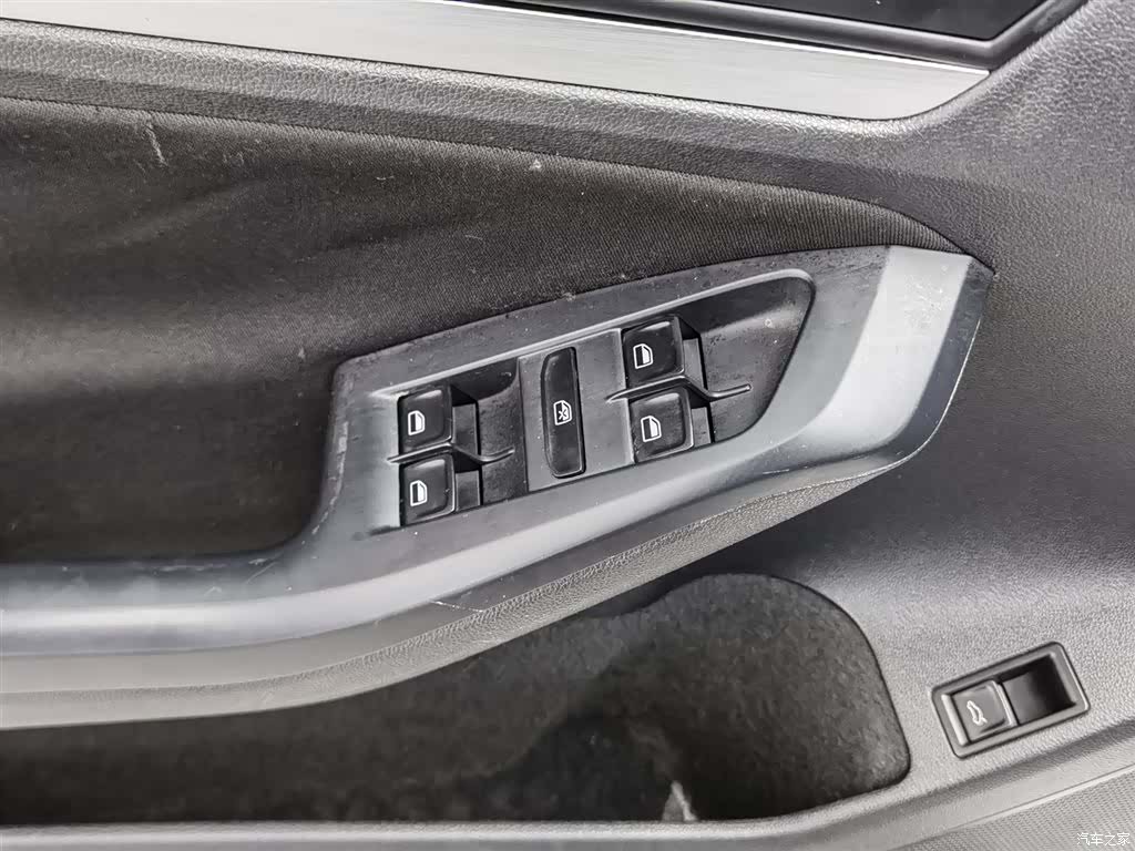 Volkswagen Sagitar, 2016 9