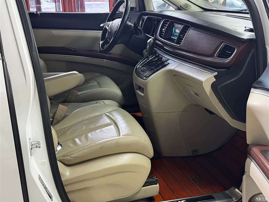 Buick GL8, 2019 19