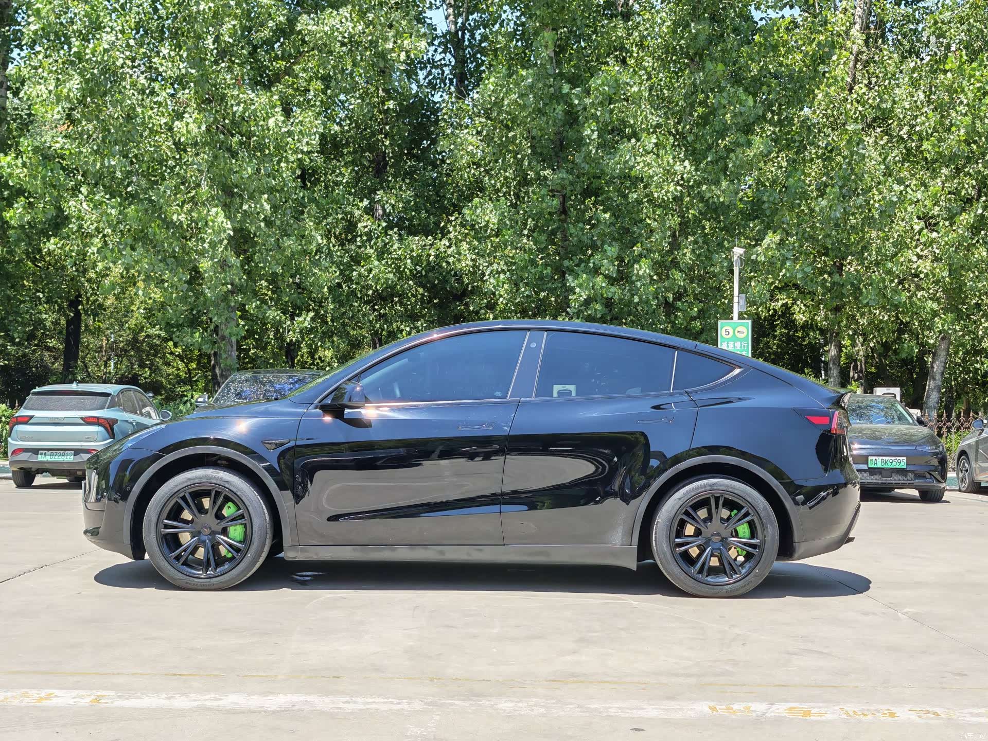 Tesla Model Y, 2023 17