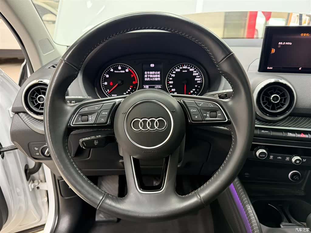Audi Q2L, 2022 9
