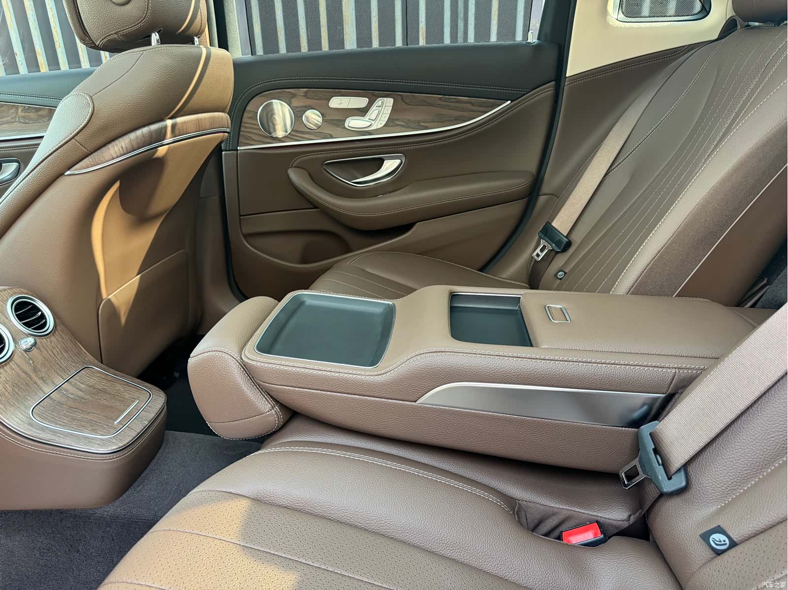 Mercedes-Benz E-Class, 2022 16