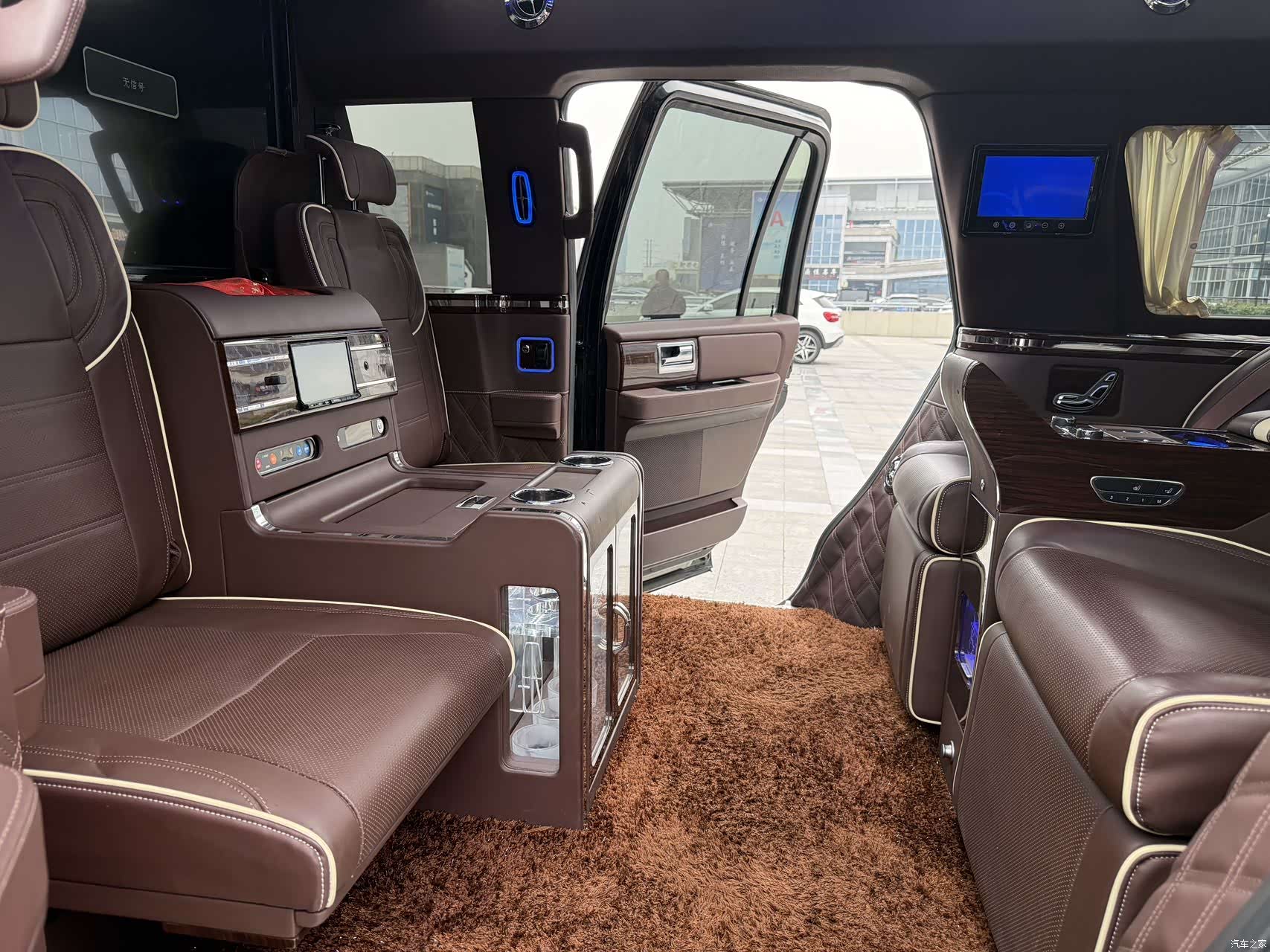 Lincoln Navigator, 2017 все фото