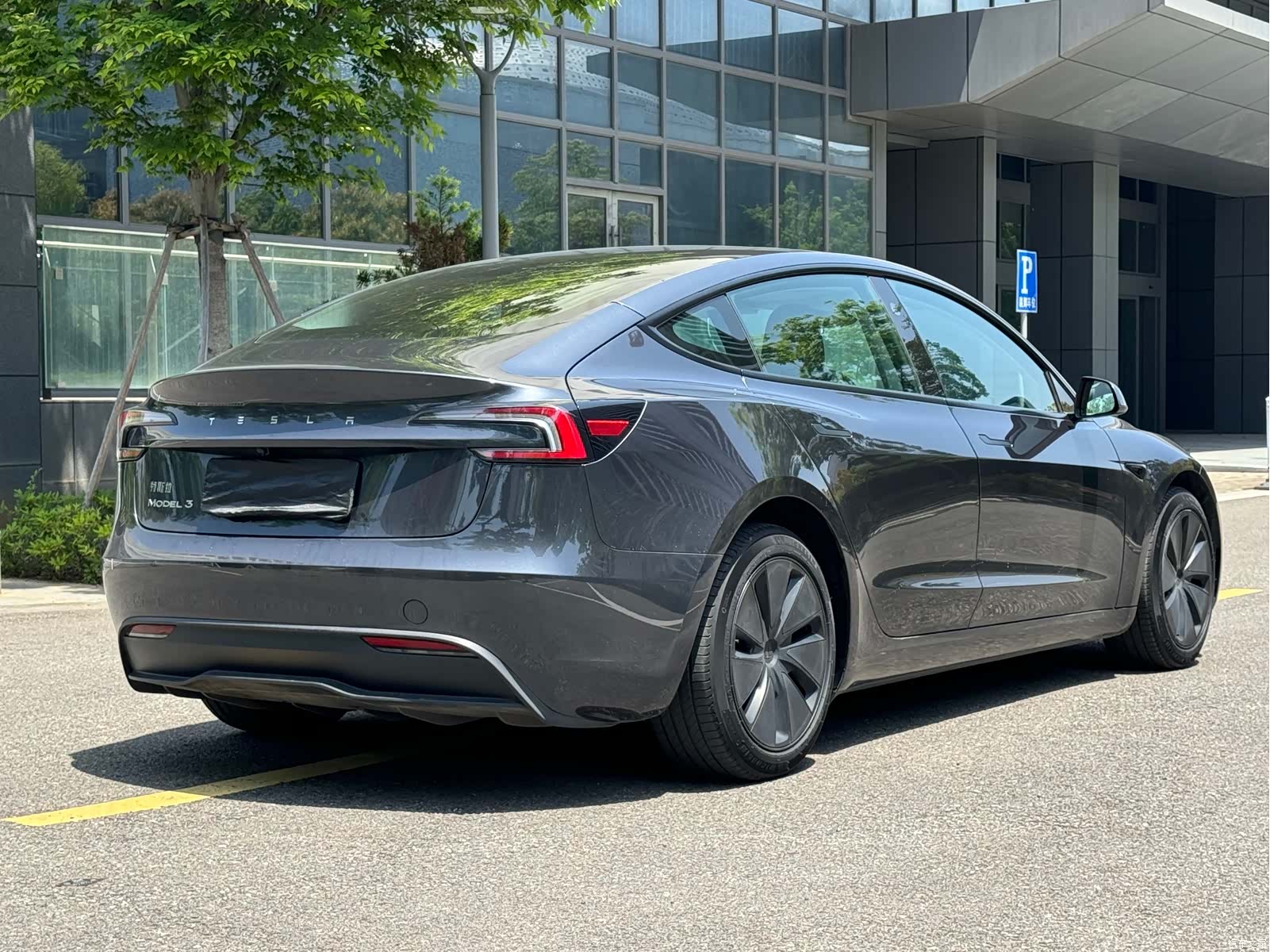 Tesla Model 3, 2024 16