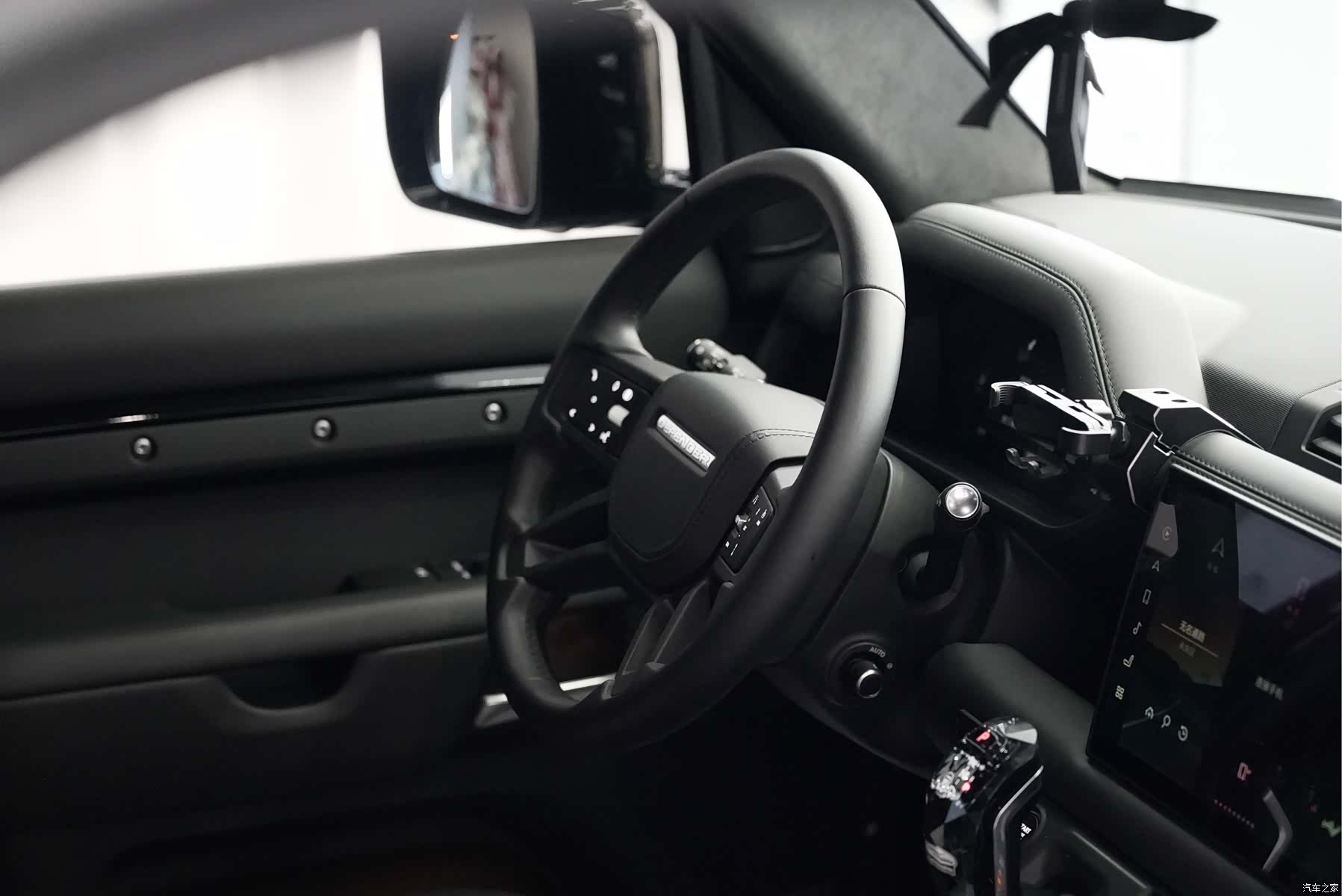 Land Rover Defender, 2025 13