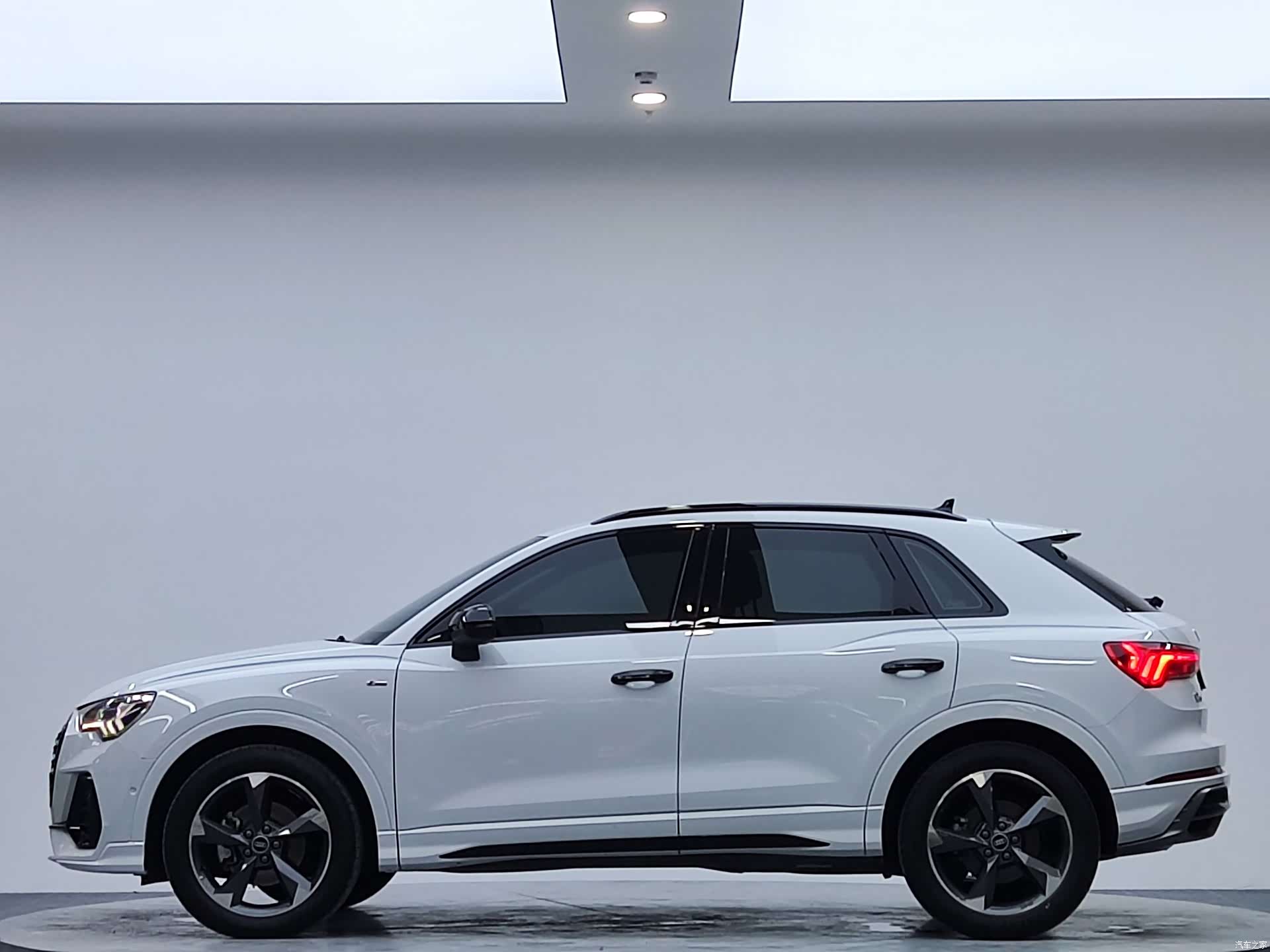 Audi Q3, 2022 4