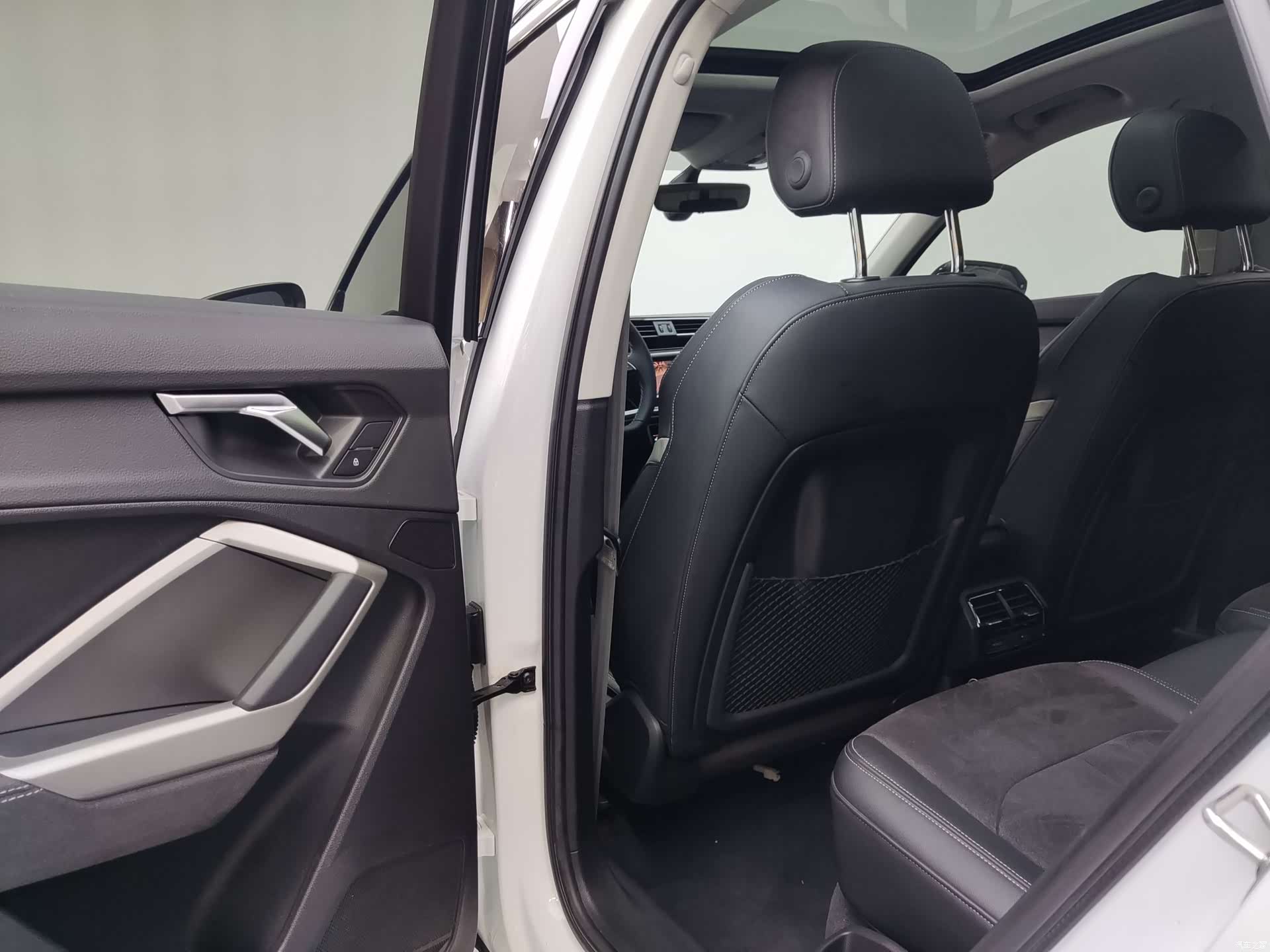 Audi Q3, 2022 10