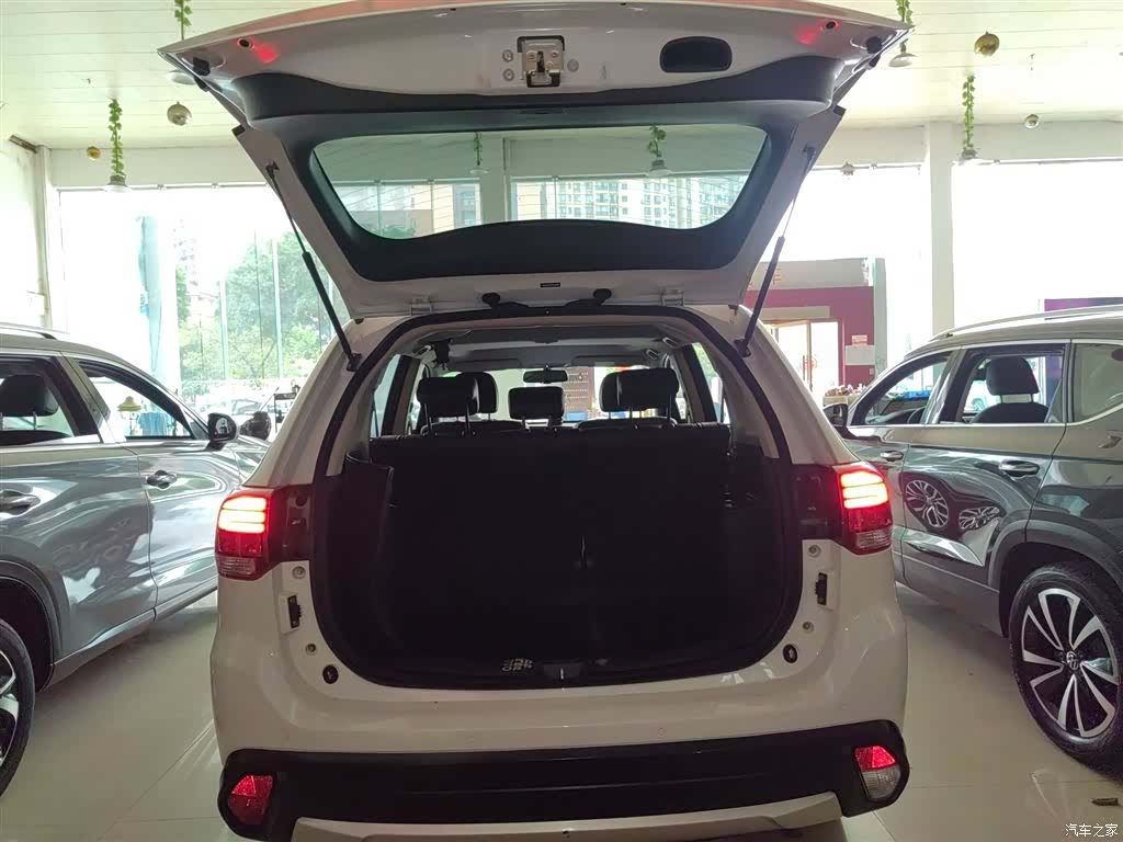 Mitsubishi Outlander, 2017 19