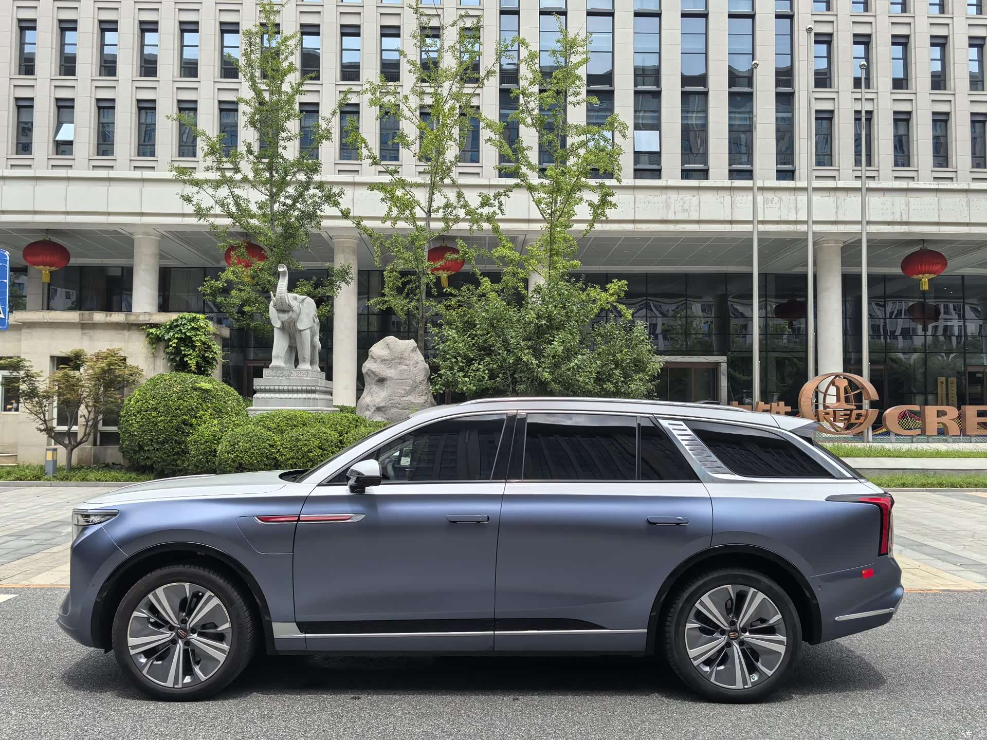 Hongqi E-HS9, 2023 7