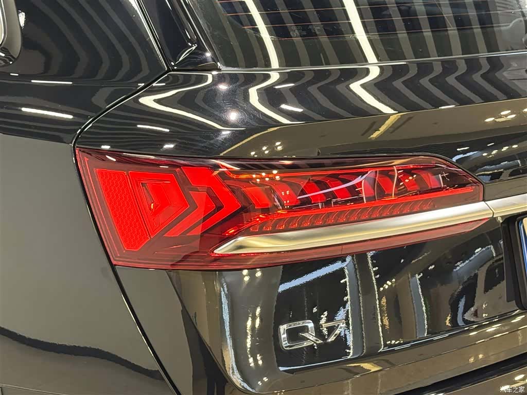 Audi Q7, 2024 9