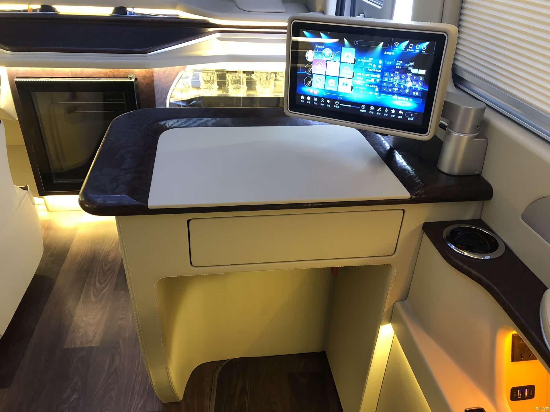 Toyota Coaster, 2019 18