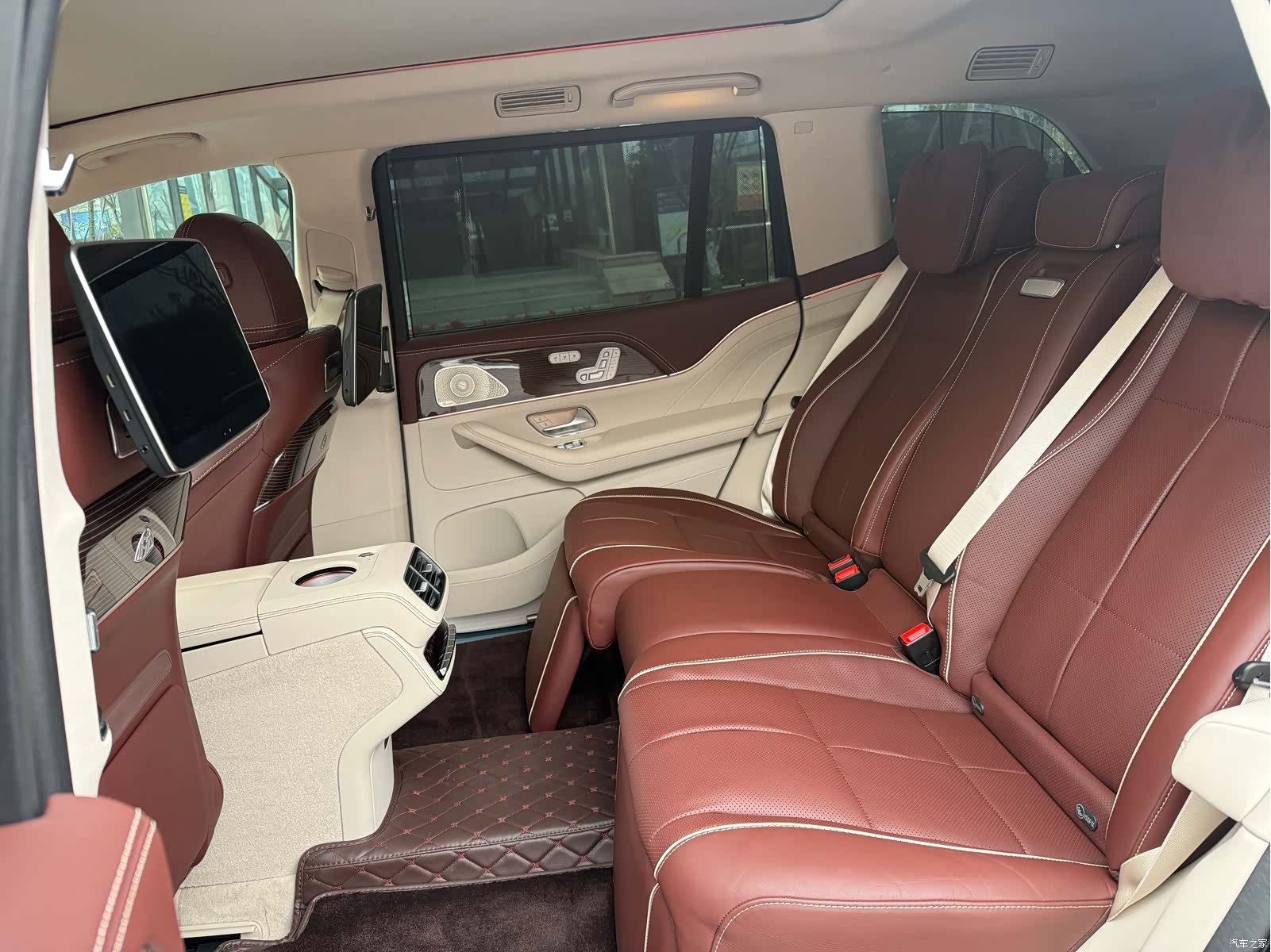 Maybach GLS, 2023 все фото