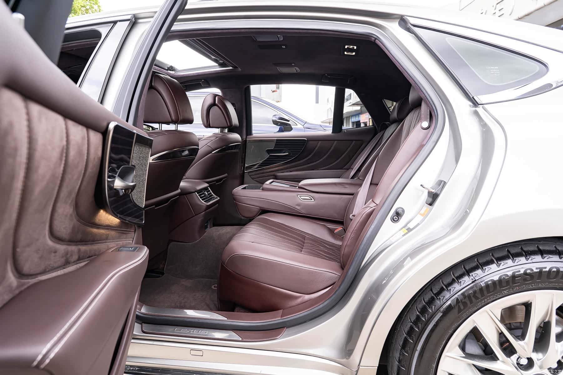 Lexus LS, 2019 10