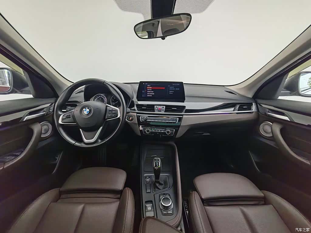BMW X1, 2021 все фото
