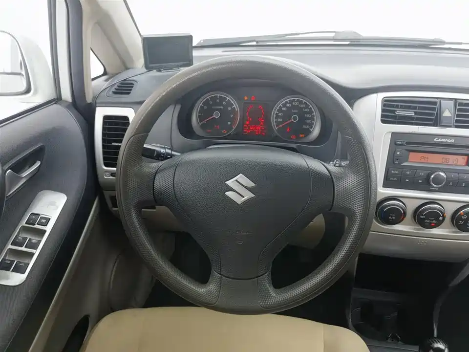 Suzuki Liana
