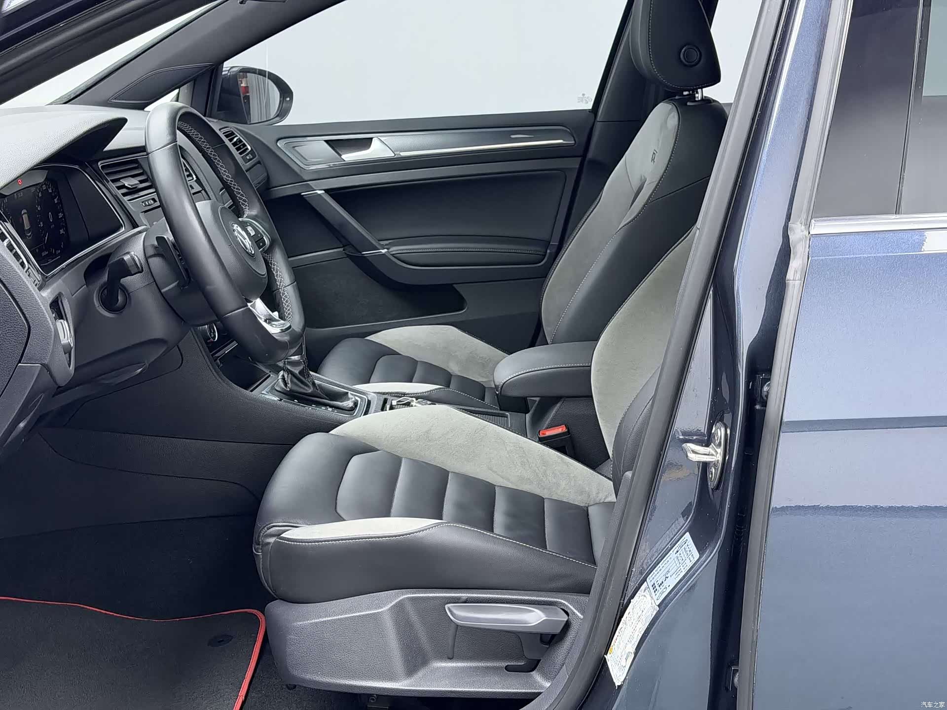 Volkswagen Golf, 2019 все фото