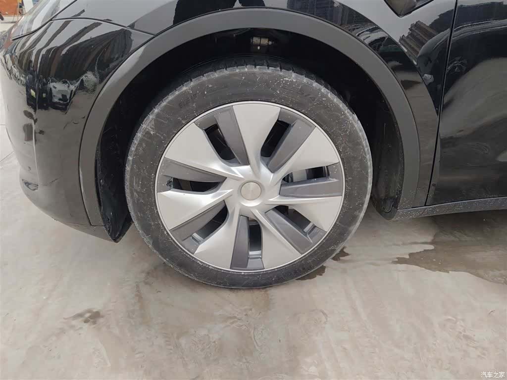Tesla Model Y, 2023 23
