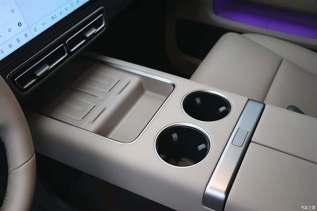 Li Auto MEGA, 2025 13