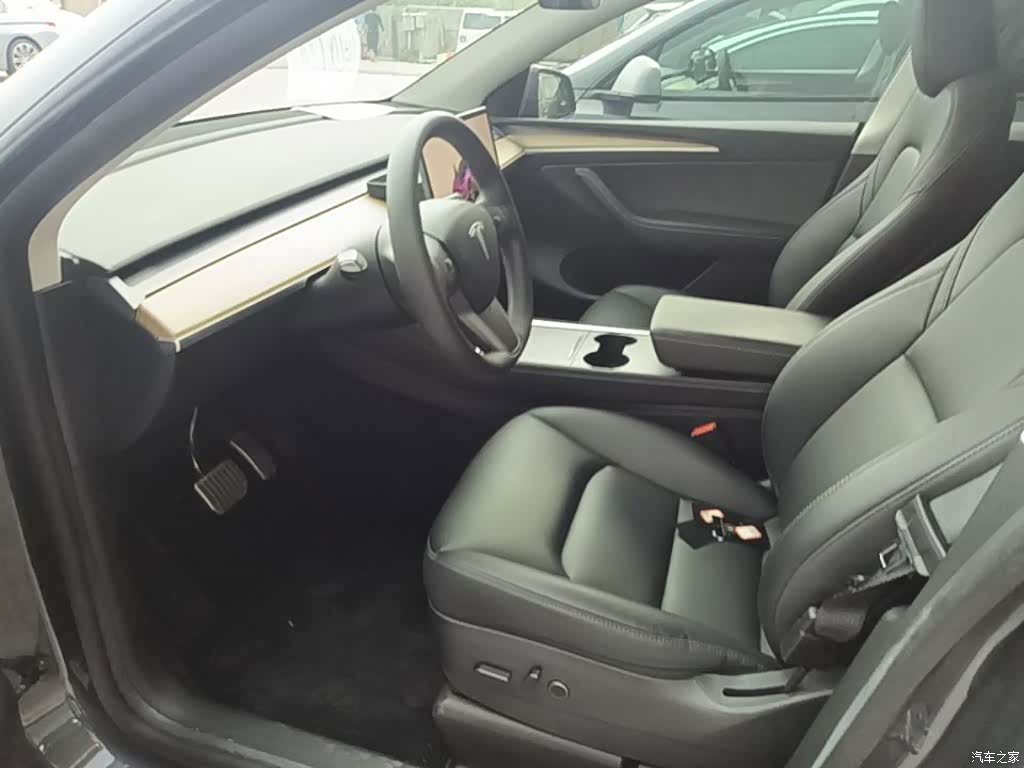 Tesla Model Y, 2022 16