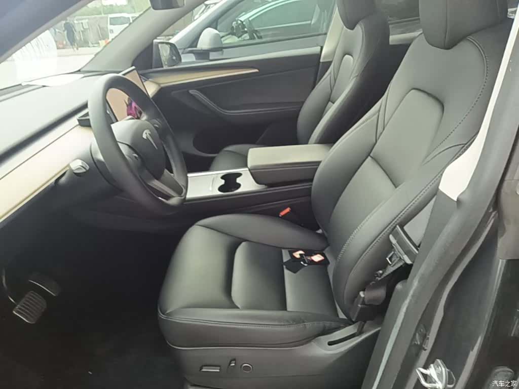 Tesla Model Y, 2022 15