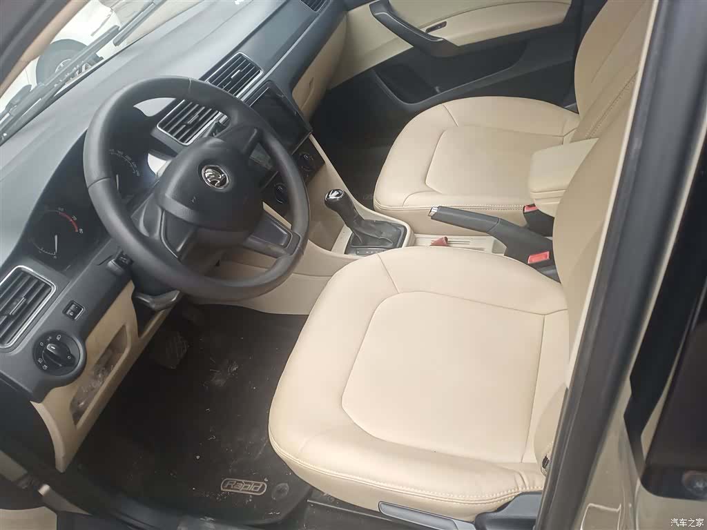 Skoda Rapid, 2015 15