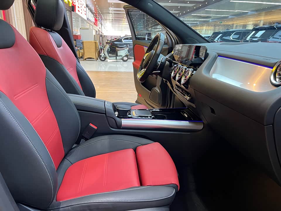 Mercedes-Benz GLA AMG Mercedes-Benz GLA AMG