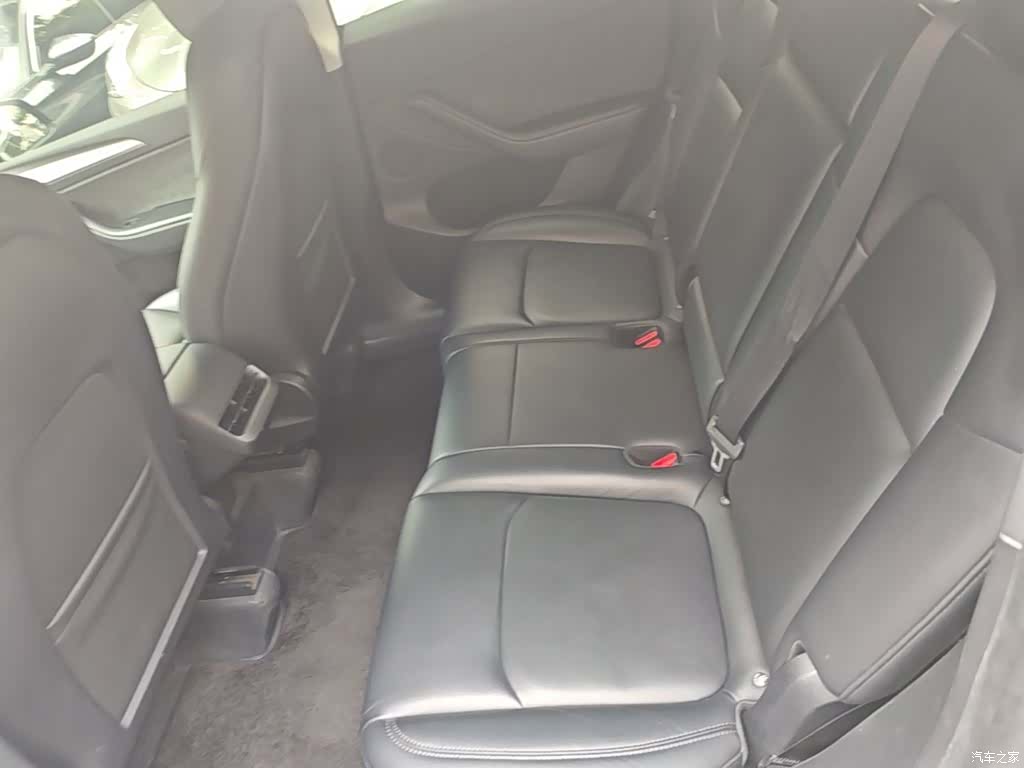 Tesla Model Y, 2024 17