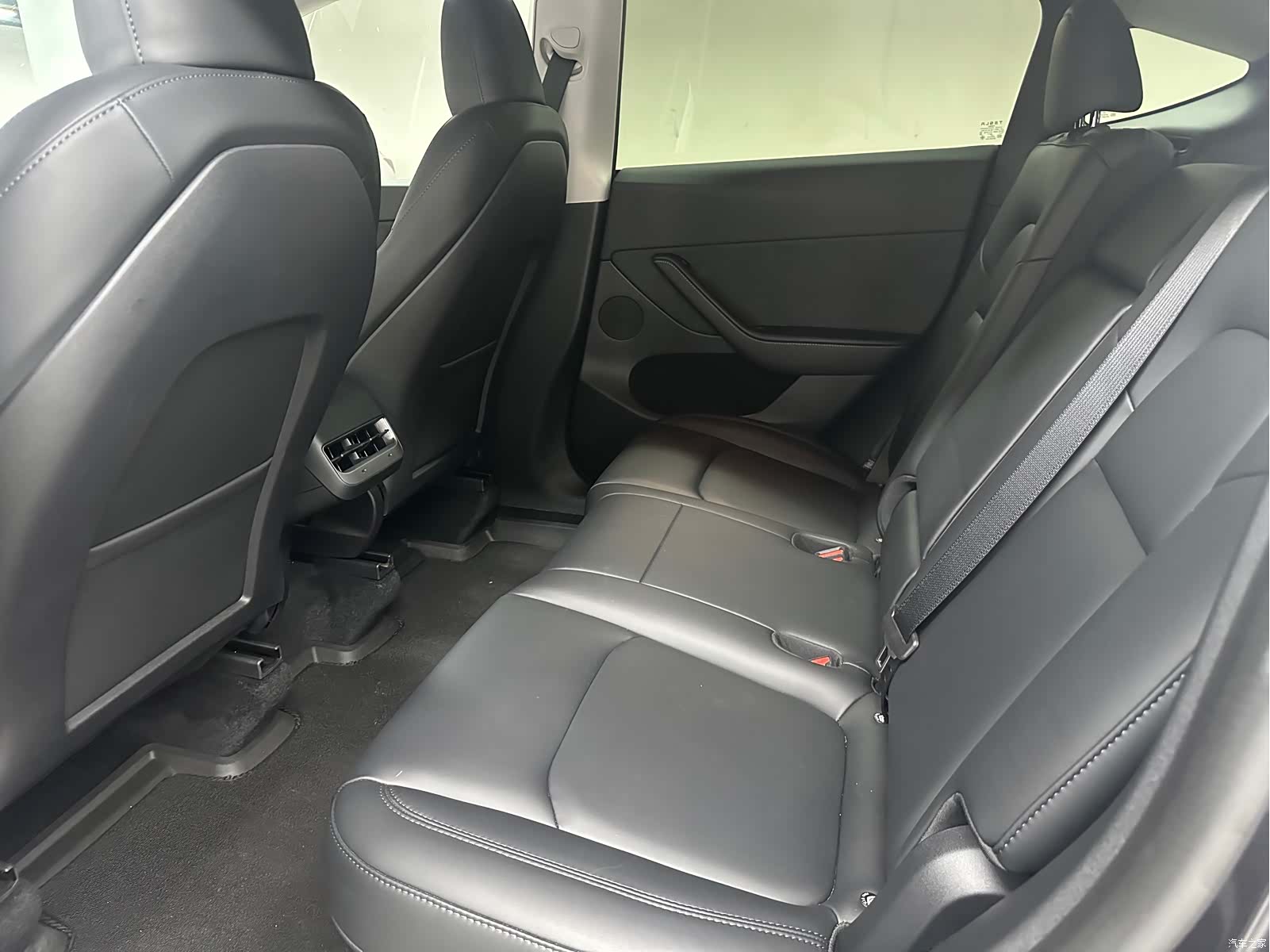 Tesla Model Y, 2024 7