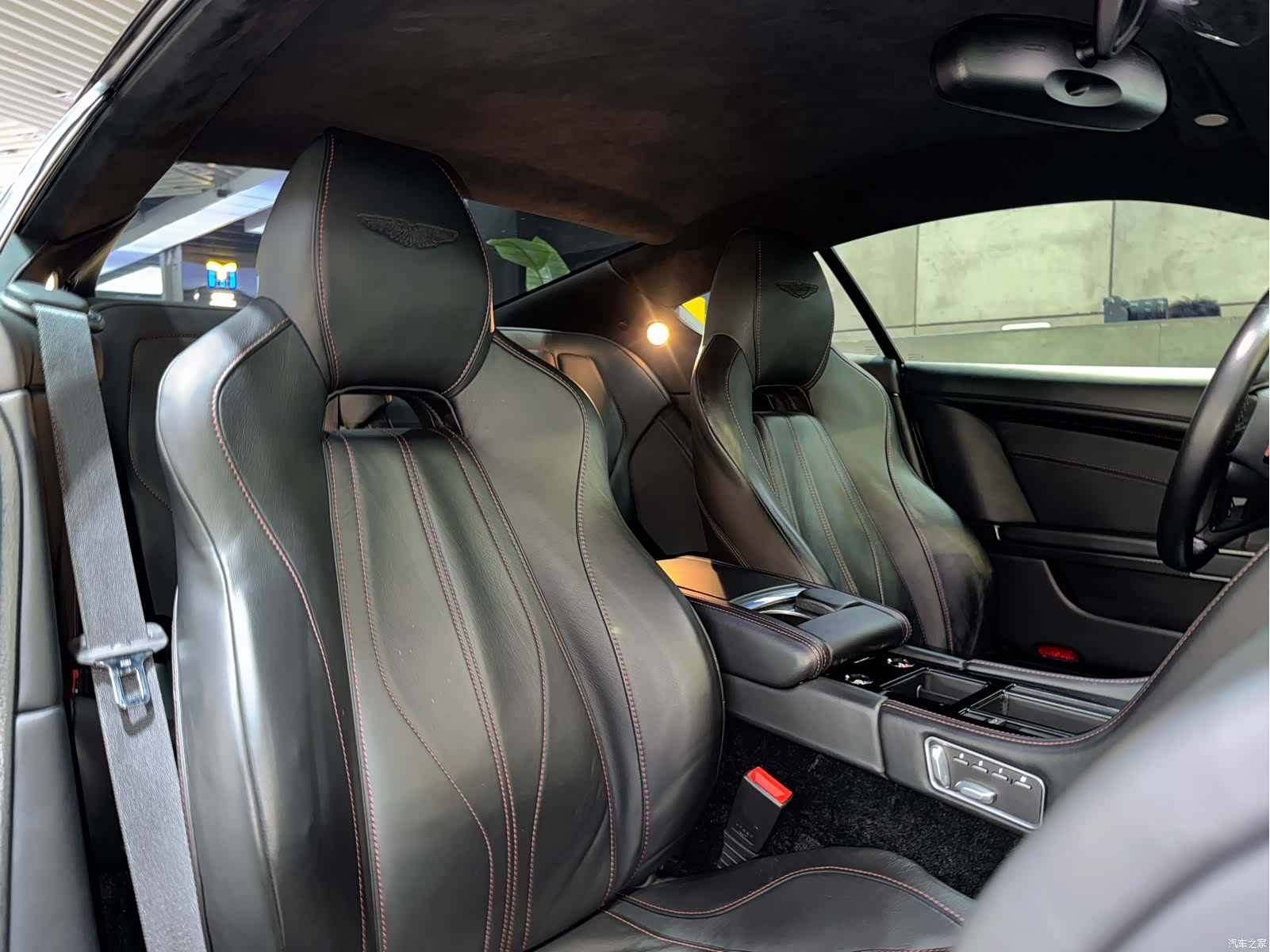 Aston Martin DB9, 2015 20