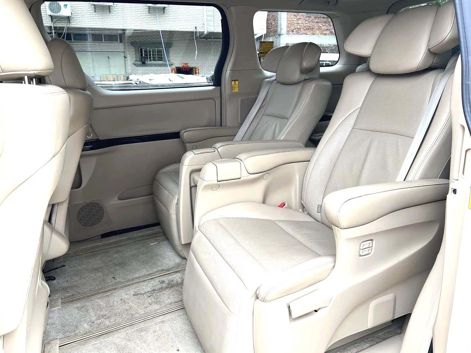 Toyota Alphard, 2012 все фото