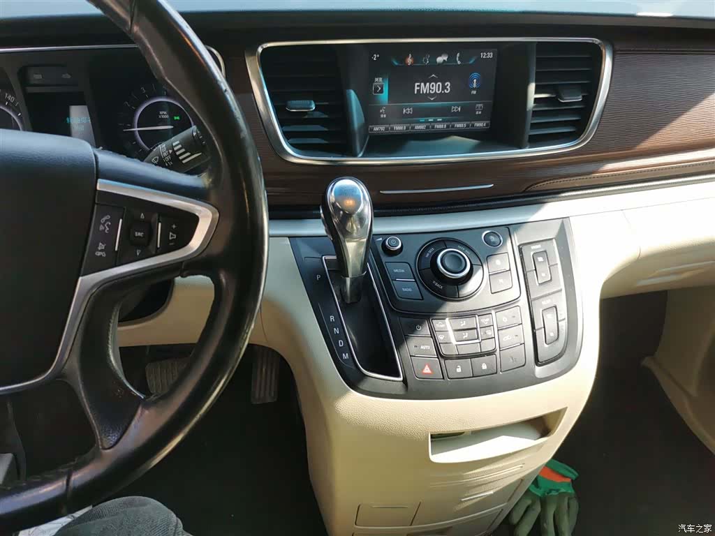 Buick GL8, 2017 13