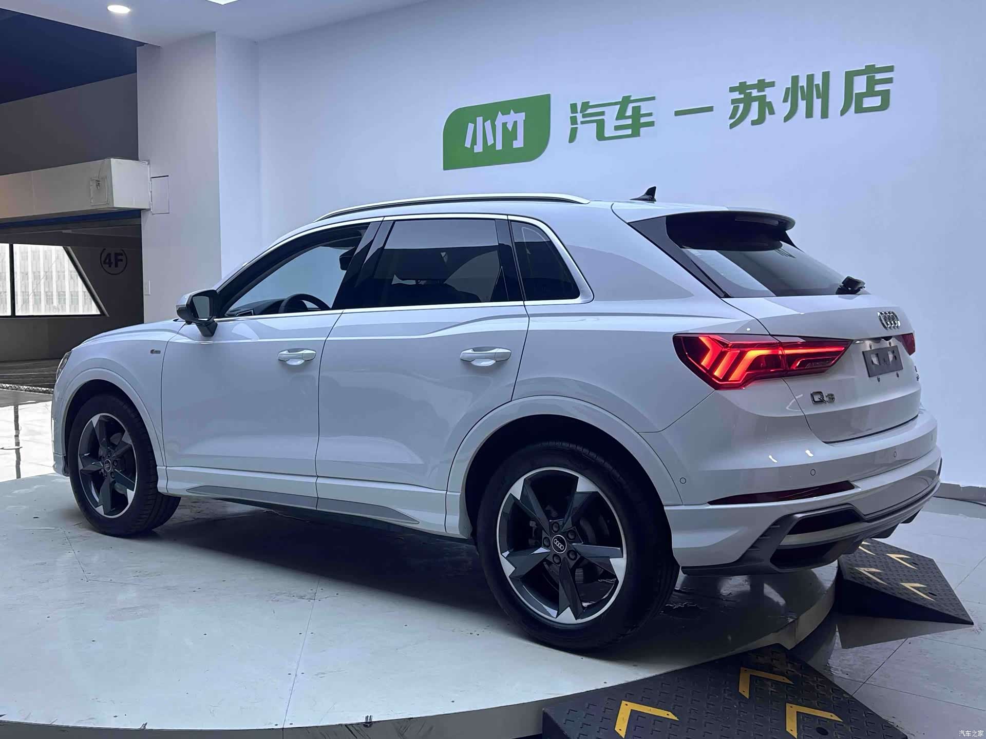 Audi Q3, 2023 4