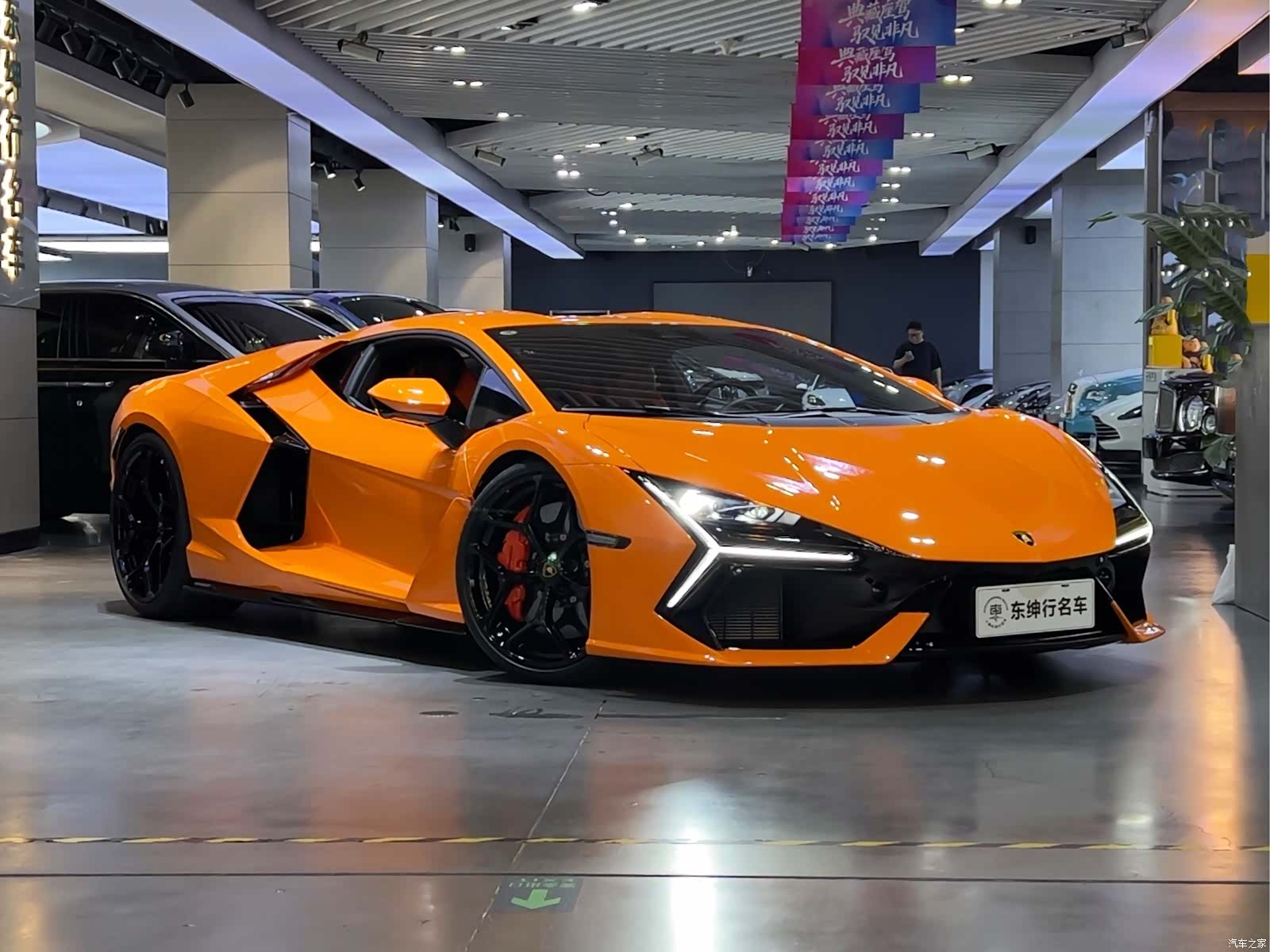 Lamborghini Revuelto, 2025 3