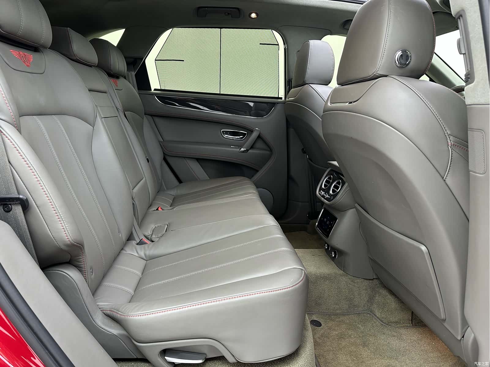 Bentley Bentayga, 2018 27